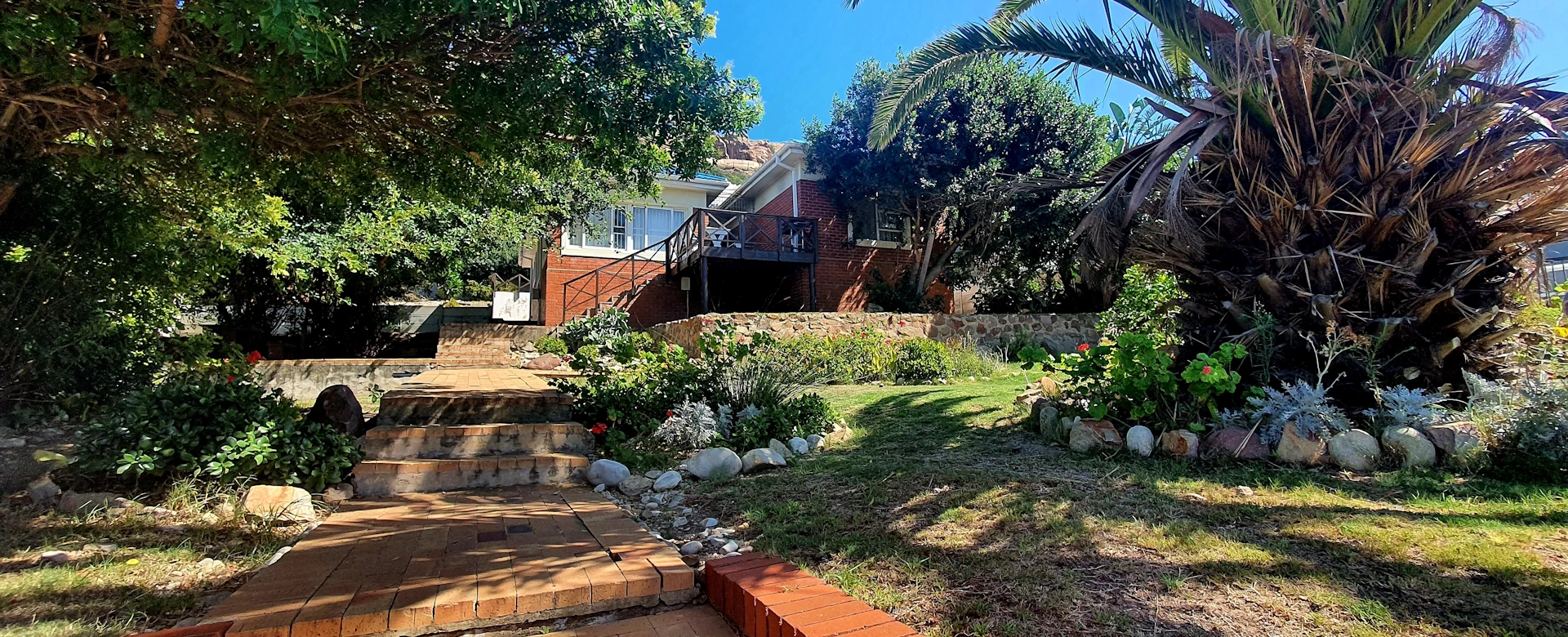 Point Village Hotel - Light House Holiday Homes